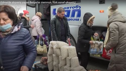 VIDEO Prăbușirea lirei turcești umple parcările piețelor din Edirne cu autocare din Bulgaria