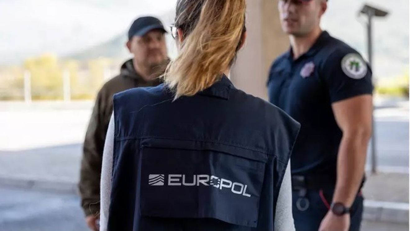 Europol: 25 de arestări pentru difuzare online a unor conţinuturi pedopornografice generate de inteligenţa artificială