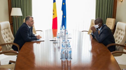 Premierul moldovean i-a transmis ambasadorului SUA că invită investitorii americani la privatizările care vor urma/ Șeful delegației UE i-a înmânat lui Chicu 8 condiții pentru deblocarea asistenței macro-financiare