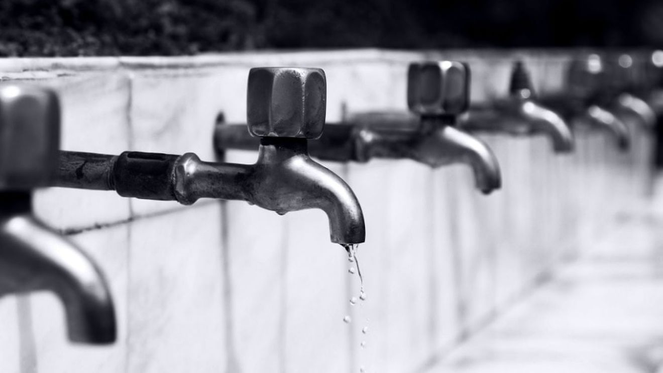 Municipiul Arad şi zece localităţi învecinate, fără apă din cauza unei avarii