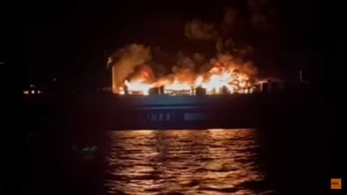 Bilanţul victimelor incendiului de la bordul feribotului Euroferry Olympia, în largul Corfu, creşte la 11 morţi