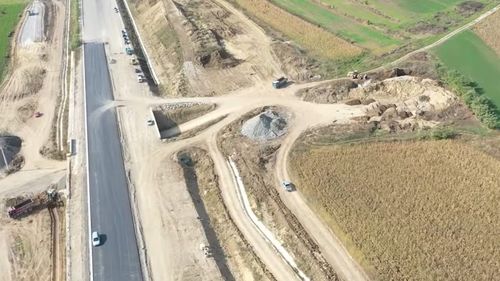 VIDEO Probleme pe lotul 2 al Autostrăzii Sebeș-Turda. Directorul CNAIR: Nu văd cum poate fi dat în trafic până pe 15 noiembrie. Amenințări cu rezilierea contractului