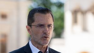 Vasile Bănescu, noi explicații despre data celebrării Paștelui, cu trimiteri la arhiepiscopul Teodosie: „Zvârcolirile cele mai înfricoșătoare au fost înregistrate, previzibil, în anticul oraș Tomis” / Autenticii intelectuali creștini, laicii implicați onest în viața comunității religioase au datoria creștinească de a reacționa