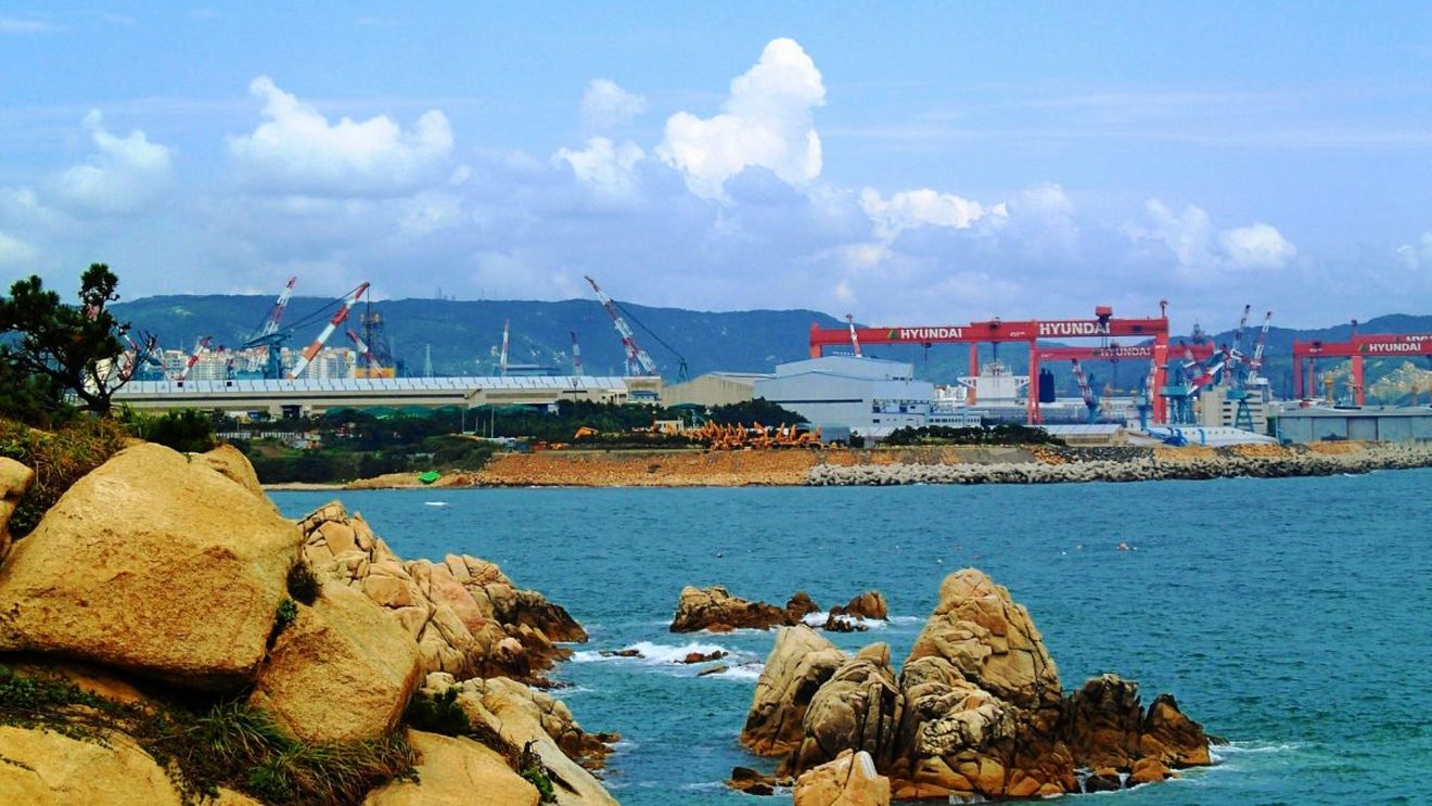 Comisia Europeană a respins propunerea Hyundai de a prelua Daewoo pentru a deveni cel mai mare constructor mondial de nave, de teamă că tranzacția ar afecta concurența