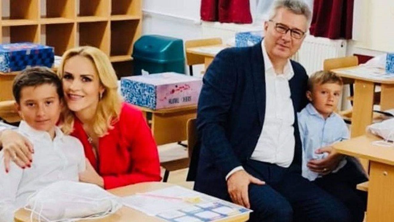 Firea, declarații care se bat cap în cap pe tema prezenței în școală împreună cu Pandele și fiii lor. Când a mințit primarul general?