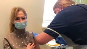 Medic român în Marea Britanie, după ce s-a vaccinat anti-Covid: ”Vă încurajez cu privire la vaccin, contrazic zvonurile mincinoase”