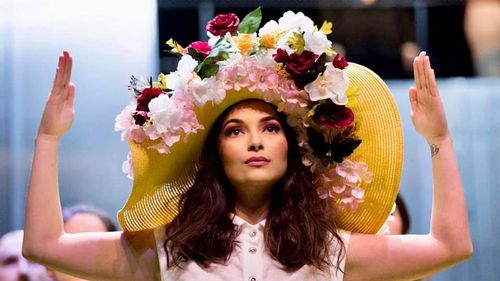 Demisie-protest la Institutul Cultural Român din Londra, după ce coaliția PSD-PNL a pus-o șefă pe Catinca Nistor. Ea a susținut fals că a absolvit London School of Economics și nu a putut formula două obiective ale mandatului / Catinca Nistor e fiica unui mare șef mason