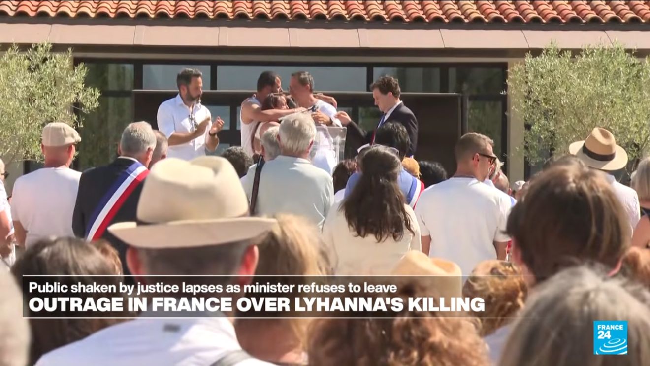 Afacerea Lyhanna – uciderea unei fetițe de 11 ani provoacă o undă de șoc în societatea franceză. Opinia publică e indignată de lipsa de protecție a minorilor.