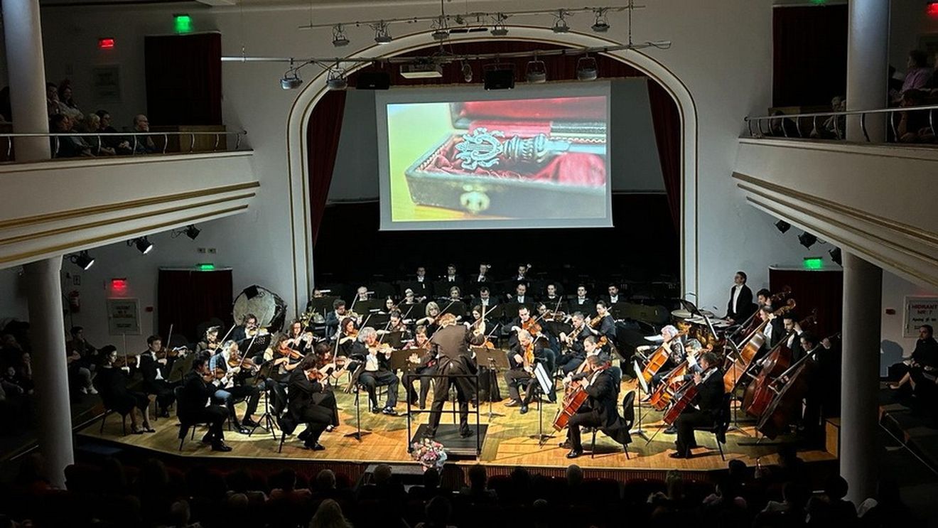 Clădirile Filarmonicii din Oradea, retrocedate Episcopiei Romano-Catolice / Imobilul a fost reabilitat în anii 2000 / Instituția culturală va rămâne în actuala locație încă cel puțin un deceniu