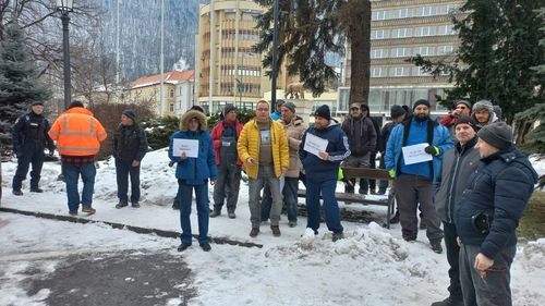 Protest al angajaților RIAL Brașov, societatea care administrează fondul imobiliar al municipiului / Oamenii se plâng că nu au fost date primele de Crăciun și cele de vacanță