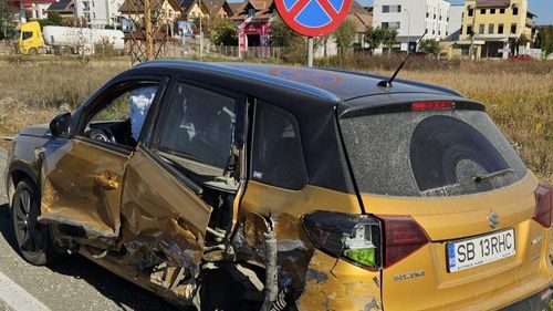 Un șofer susține că poliția l-a folosit ca ”scut uman” pentru a prinde un hoț de mașini / Poliția: Facem o analiză, e regretabil că a avut de suferit