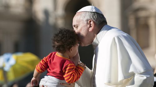 Papa Francisc îi critică din nou pe adulții care au animale de companie, dar nu și copii / Suveranul pontif, despre continentul Europa: „Bătrân, obosit și resemnat”