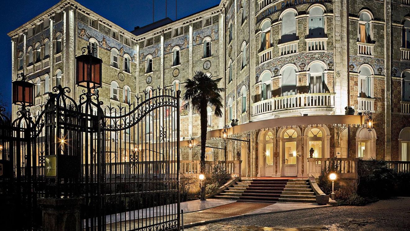 Un hotel de lux din Lido di Venezia a concediat o angajată după cinci zile / Acum va trebui să îi plătească o despăgubire de 60.000 de euro / „Camerista a fost concediată verbal, iar actul de concediere este nul”