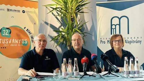 Oficial maghiar, despre Universitatea de Vară de la Tușnad: În Bazinul Carpatic există un sentiment anti-maghiar constant, ceea ce justifică o strategie comună / Directorul de campanie al fostului preşedinte Trump va fi prezent la eveniment