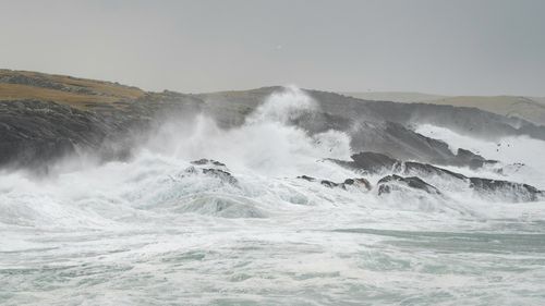 Trei persoane, între care un copil de 11 ani, au fost salvate de la înec în sudul litoralului