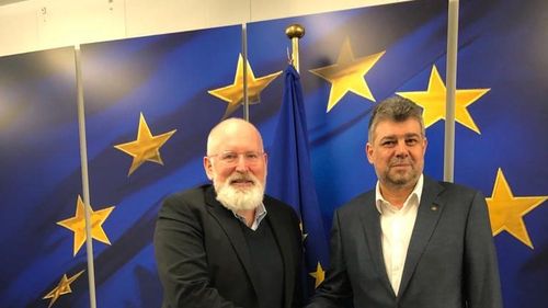 Ghinea îi cere lui Ciolacu să nu mai stea cu pălăria în mână la Frans Timmermans, ci să-i ceară acestui socialist din Comisia Europeană să ne mai lase cu gazele. „Ciolacu să facă lobby pentru PNRR-ul României”