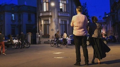 VIDEO Moment muzical iniţiat de ARCEN în cartierul Armenesc, întrerupt de Poliţia Română: Nu suntem în Italia, daţi mai încet! Locuitorii: Ruşine!