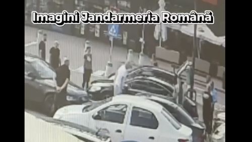 Copil de 4 luni, salvat dintr-o mașină încuiată accidental, la peste 30 de grade Celsius