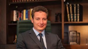 Călin Georgescu îl acuză pe Caramitru că a folosit servicii de tip AI şi ChatGPT pentru ”a crea o prezumtivă dovadă în sprijinul afirmaţiilor sale”, cu ”intenţia de a se produce un rezultat violent, oricare ar fi intensitatea acestuia, inclusiv moartea”