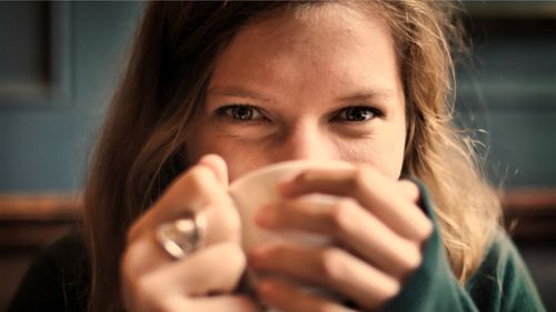 Consumul zilnic al acestei băuturi reduce la jumătate riscul de demență, potrivit unui studiu / Boala afectează 55 de milioane de persoane la nivel mondial