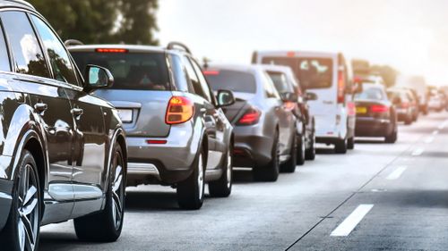 Aglomeraţie pe A 1, Bucureşti - Piteşti, în zona lucrărilor de la kilometrul 104, pe DN1, între Predeal şi Buşteni dar şi pe A2, pe sensul de mers Constanţa - Bucureşti, mai ridicate la intrarea în Capitală