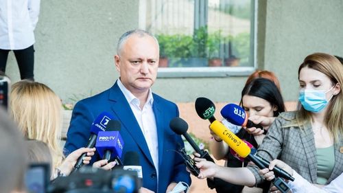 BREAKING VIDEO Fostul președinte al republicii Moldova, Igor Dodon, a fost reținut pentru 72 de ore, scos în cătușe și plasat în arest preventiv