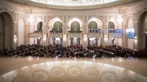 Plenul Senatului, evacuat după ce sala a fost inundată de fum