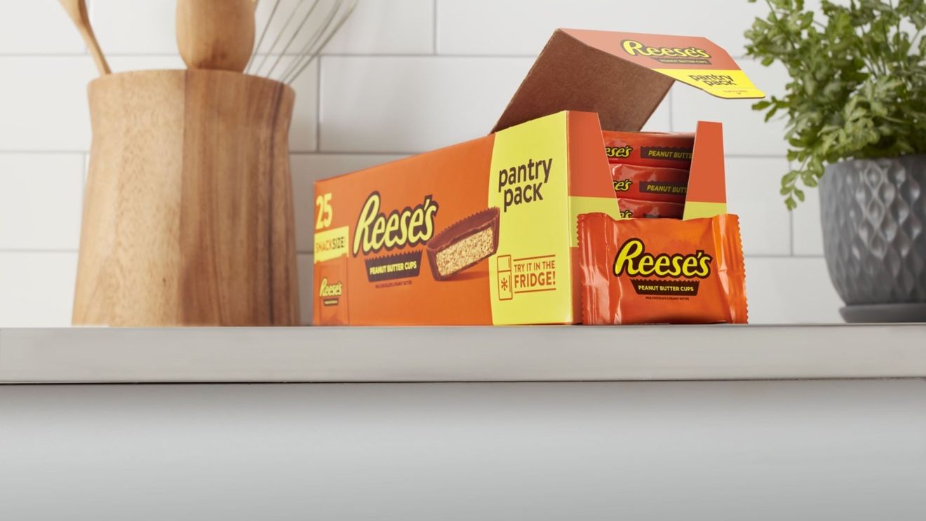 Compania americană Hershey, dată în judecată de o femeie pentru că bomboanele sale cu unt de arahide Reese nu au detaliile artistice prezentate pe ambalaj