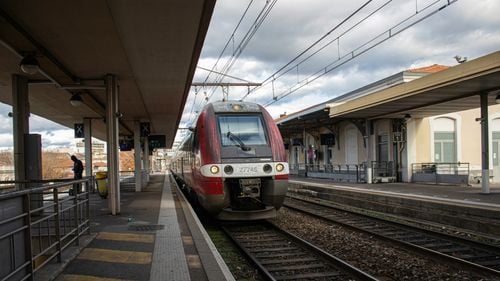 Un militant extremist de stânga a fost arestat în Franța pentru sabotaj la căile ferate