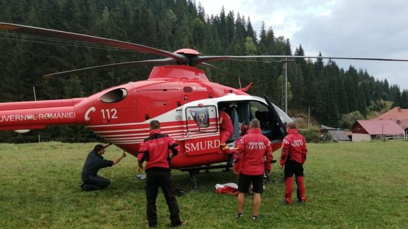 Sibiu: Elicopterul SMURD de la Braşov, chemat în ajutor de salvamontişti pentru un turist rănit pe munte