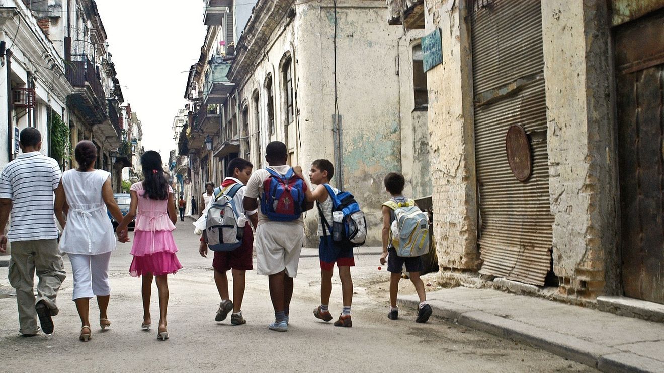 Se întâmplă și în Cuba: părinți plecați pentru o viață mai bună, copii lăsați în urmă pe măsură ce valul de emigrare se amplifică / Cuba se confruntă cu un exod în masă, mai ales al tinerilor profesioniști