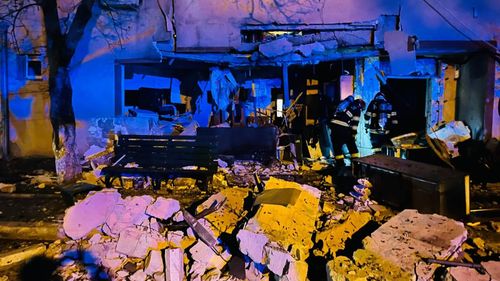 VIDEO / UPDATE O nouă explozie puternică într-un apartament din orașul Buftea / Blocul riscă să se prăbușească / S-a dispus evacuarea persoanelor din imobil și a populației pe o rază de 50 de metri