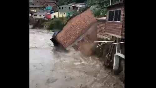 Brazilia: Peste 28 de morţi după ploi puternice în nord-estul ţării