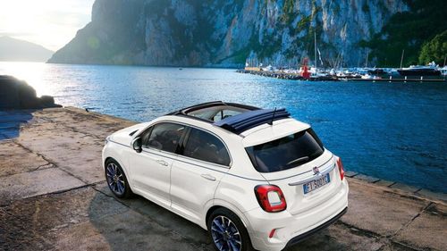 Stellantis vrea să readucă industria auto italiană la viață, cu o variantă hibridă a modelului Fiat 500