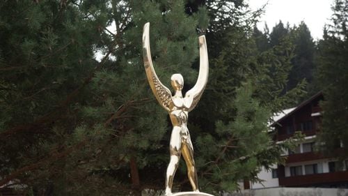 Monument în memoria luptătorului anticomunist Liviu Corneliu Babeş, la 35 de ani de la martiriul acestuia, când și-a dat foc pe pârtia Bradul din Brașov