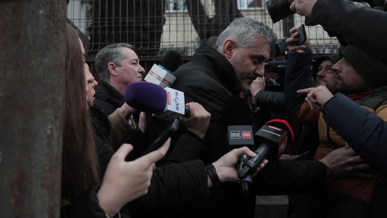 Consulul general al Ambasadei SUA i-a vizitat pe frații Tate în arest
