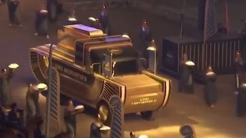 VIDEO Marea "defilare" a mumiilor regale a avut loc la Cairo. Egiptenii se tem de blestemul faraonilor și asociază blocarea Suezului cu mutarea sarcofagelor