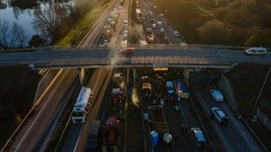 În ciuda discuțiilor cu premierul Atal, fermierii francezi rămân în stradă și blochează mai multe autostrăzi