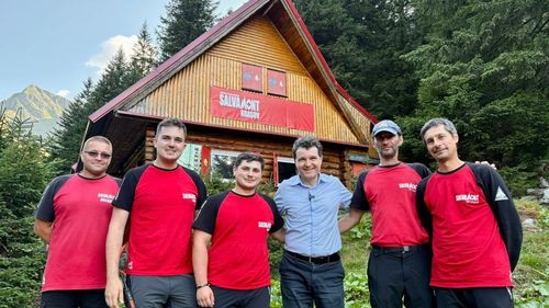 FOTO Preşedintele Nicuşor Dan şi vicepremierul Tanczos Barna s-au întâlnit cu salvamontiștii / Discuții despre problemele cu care se confruntă Salvamont / Deficit major de personal din structurile de salvare montană