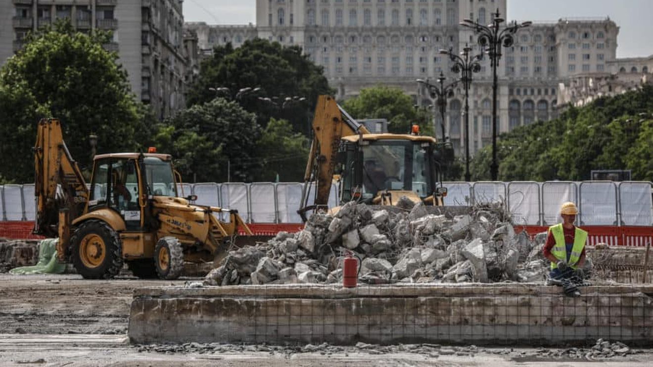 ANALIZĂ Piața Unirii, zona „liberă” a Bucureștiului unde se calcă pe picioare trei primării