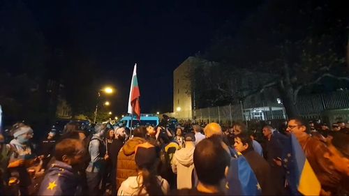 VIDEO Mii de persoane au mărșăluit la Sofia în sprijinul Ucrainei/ Oamenii au protestat împotriva deciziei Parlamentului bulgar de a nu trimite arme Kievului