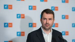 Drulă, despre pachetul social propus de Guvern: Prea puţin, prea târziu, prost croit şi mai e şi mincinos pe alocuri / Despre USR: Nu suntem într-o schismă, suntem încă în curs de sudare