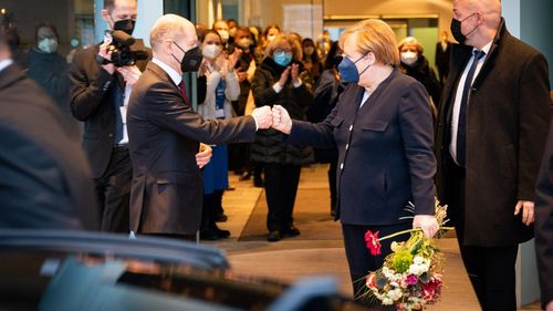 FOTO Olaf Scholz a preluat ștafeta de la Angela Merkel și promite germanilor „un nou start”