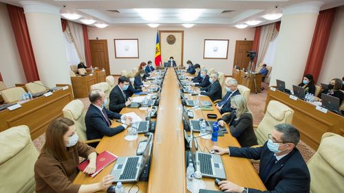 Ce spun analiștii economici de la Chișinău despre bugetul Republicii Moldova pe 2022. Inflația va acoperi creșterile de salarii la bugetari / Sistemul de pensii e nesustenabil, trebuie majorată vârsta de pensionare