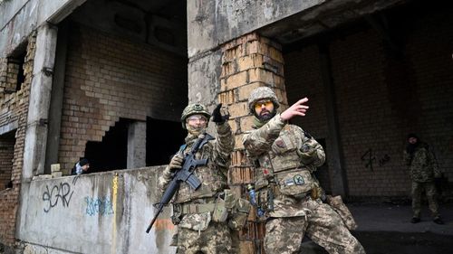 Zelenski cere, la Dublin, sfârşitul războiului şi nu doar o „pauză” în lupte / Acuză Rusia de folosirea negocierilor cu scopul de a „slăbi sancţiunile” şi anunţă dezvăluiri ale spionajului ucrainean: instalaţii gazifere ucrainene, avariate în atacuri ruse