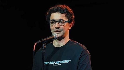 Rusia a ordonat expulzarea comicului stand-up azer din Belarus, Idrak Mirzalizade, pentru “insultarea rușilor din cauza originii lor etnice”