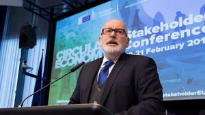 SURSE Tăriceanu a cerut o întâlnire cu prim-vicepreședintele Comisiei Europene, Frans Timmermans. Cei doi se vor întâlni oficial pe 28 iunie