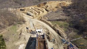 CNAIR nu ratează doar inaugurări de autostrăzi, ci și centuri de câțiva kilometri. Centura Zalău trebuia inaugurată astăzi, dar constructorul din China nici nu a ajuns la jumătate