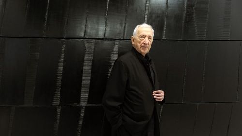 O femeie din Paris a fost jefuită în timp ce dormea. Hoțul a plecat și cu două tablouri de Pierre Soulages. Prejudiciul total e estimat la două milioane de euro