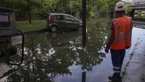 BREAKING Cod roșu de vijelii în București, Ilfov și Ialomița / A doua zi consecutivă de furtuni puternice
